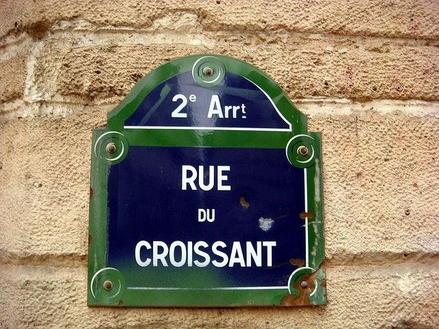 hellobreadbreakers:  Probably the flakiest street in the world.