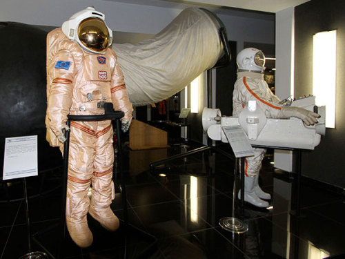 popmech:  Step inside the Russian spacesuit factory