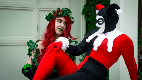 sheeples: Hey aren’t you that plant lady… Poison Oaky? Harley Quinn: sheeplesPoison Ivy