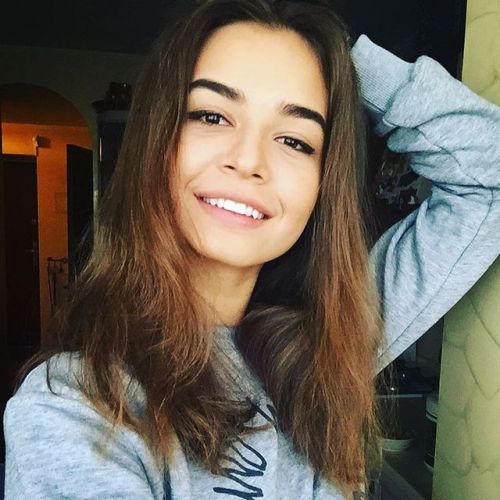 https://amazinggirlsphotos.tumblr.com/post/158677150450