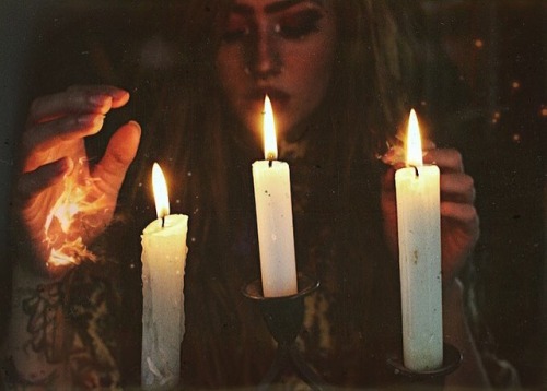 witchyautumns:     Autumn witch aesthetics         by peachy