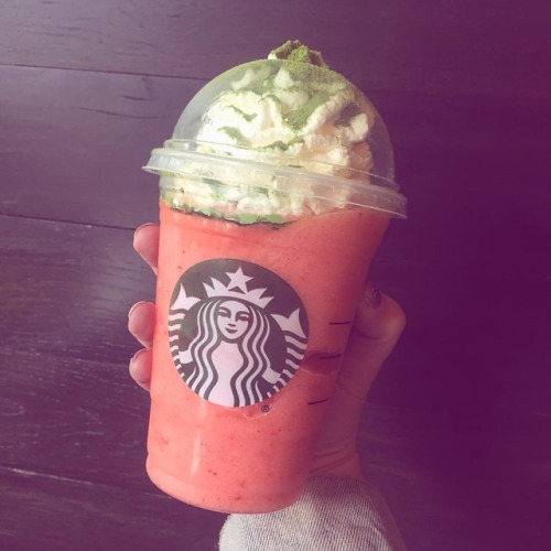 So I tried the #narwhalfrappuccino today and guys it was so yummy! I def liked it more then the #uni