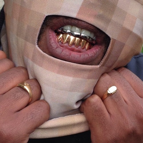 dollycohenparis:  @juniorbanditparis  @miamatangi  #DollyCohen #DBT #JuniorBandit #jewelry #skimask #Matangi #Goldteeth  #DollyJewelry