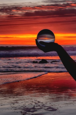 motivationsforlife:   Crystal Ball Sunset by  Rob Laskin  