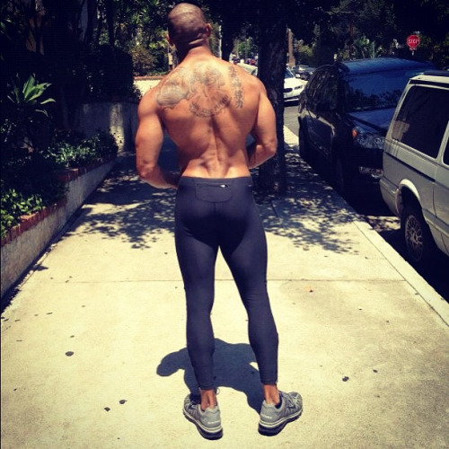 talldaddy:  hoodsworld:  Matt Ware  www.talldaddy.tumblr.com/archive 