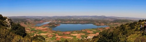 naturacuriosus:Sur les hauteurs de Liausson. Une vue imprenable sur le Lac du Salagou