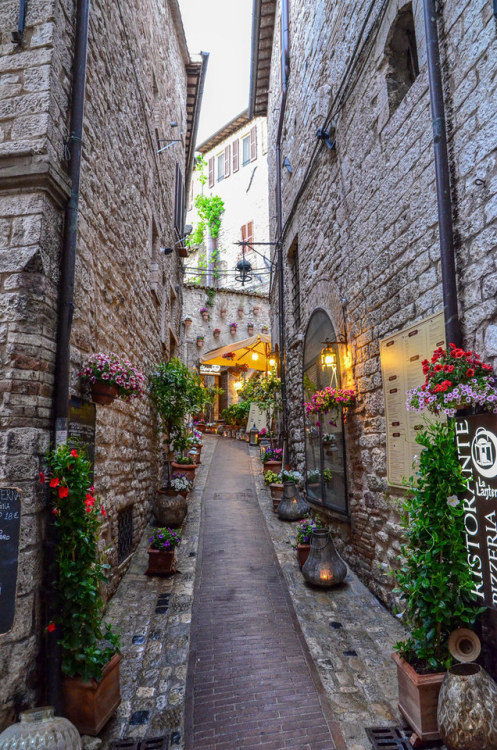 allthingseurope: Assisi, Italy (by Darko Markovic) Visit Assisi