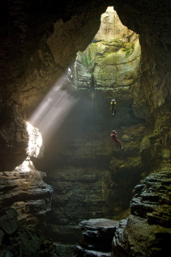 vurtual:  The Descent (by outsideshot) 