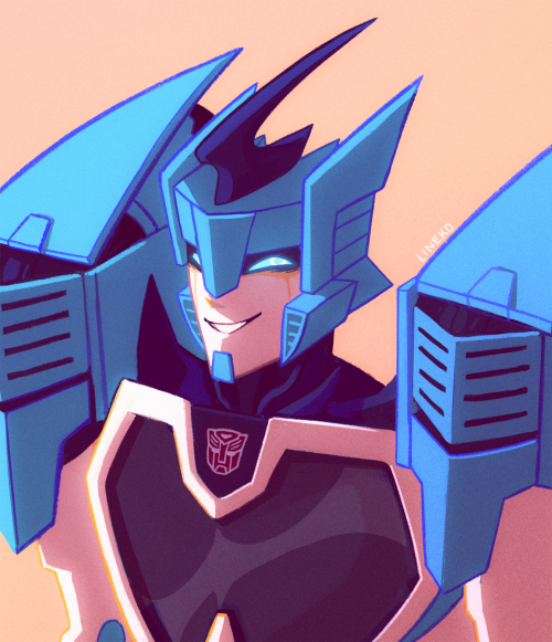l0ngarm:I haven’t drawn IDW Blurr yet somehow so I’ve fixed that