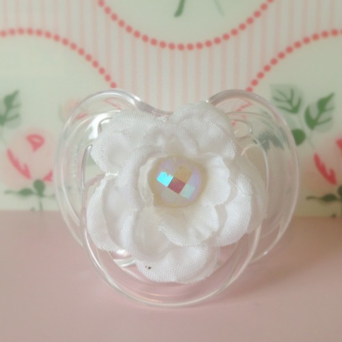 pottycakes:  I made some new Deco Pacifiers!! head over to Etsy.com/shop/PottyCakesPottyCakes to pick one up :3