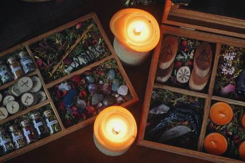 sosuperawesome:Herb Witch Boxes and Mortars and Pestles by Ancient Hearts Shop on EtsySee our ‘witch