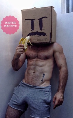 mistermaciste:  Eating one or two bananas