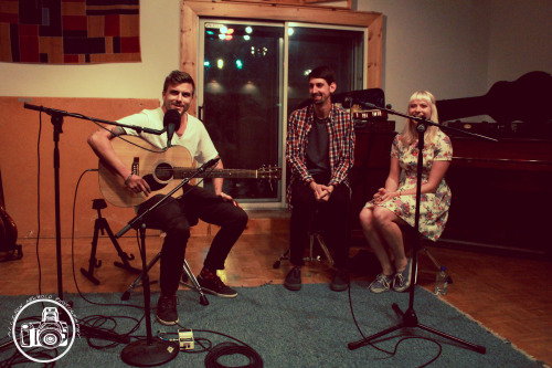 lavapeople:  allynewbold:  Anthony Green ft. Ben and Brianna of Tigers Jaw by  Ally Newbold   WHEN DID THIS HAPPEN 