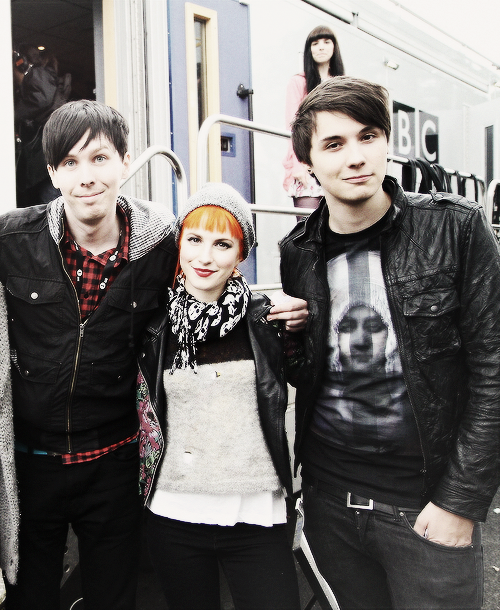 rebel-lover-with-a-soul:  Dan, Phil, Hayley, Jeremy, and Taylor. How perfect could these photos be? 