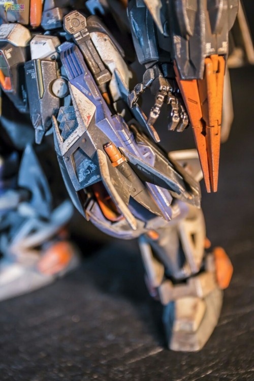 toysmaniac:  Mobile Suit Gundam Resonance - Custom Build  Modeled by noctizer
