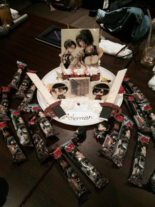  Ackerman/RivaMika Cake! <3 (Via ペス子)  Looks delicious ;A;