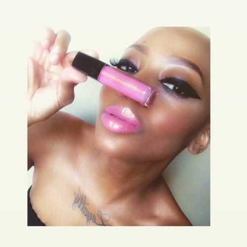 Ok!! Straight up! #GOLDENBERRY is gonna be my summer lipgloss! I it! Here’s tha link 4 urs: ht