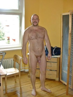 Naturists Nude Men. Nagi facet to jest to!