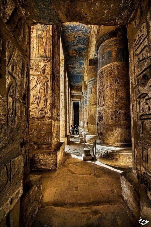 legendary-scholar:    Habu Temple Luxor.