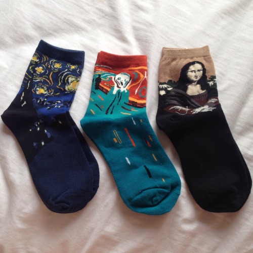meieu:  so my socks came🌚🌻 ig: tylbayliss 