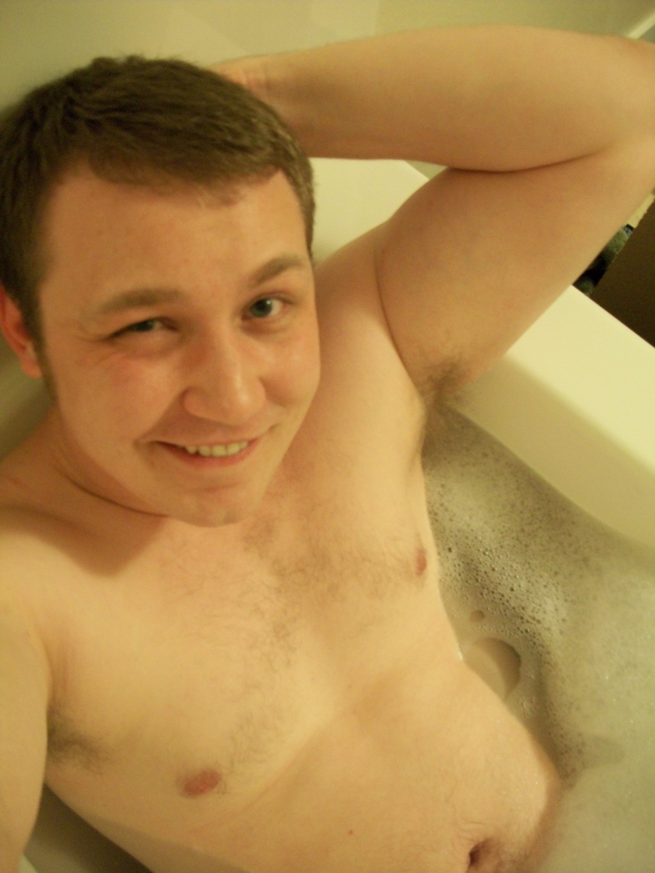 tiniestabyss:Wet Wednesday, bubble bath edition