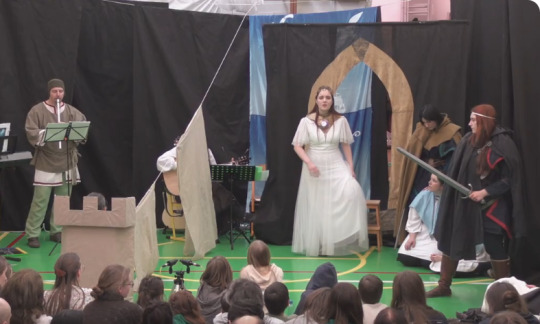 The confrontation of Elwing and the Feanorians, before Elwing jumps.