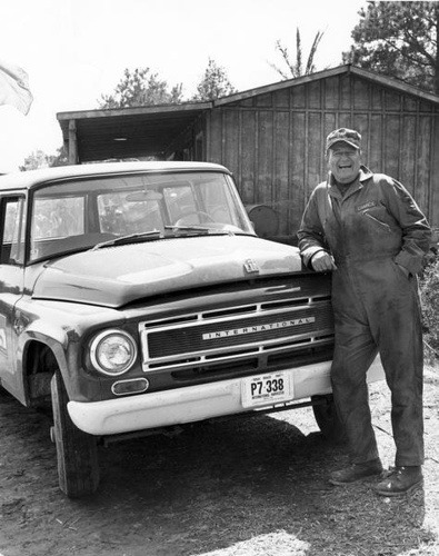 ihscouts:
“ John Wayne posing with his IH Truck
”