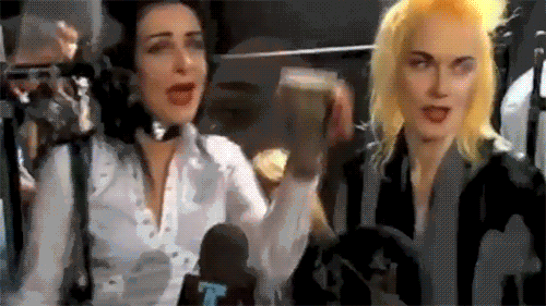 fuckyeah-pamsioux: Pam &amp; Siouxsie On/Off Backstage 2009