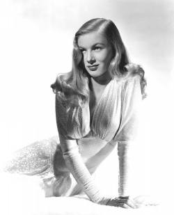 wehadfacesthen:  Veronica Lake, 1941