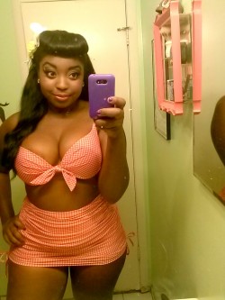 unskinny:  black-m3rmaid:  covenesque:  bumsquash:  duhdoydorothy:  shut the front door  my kind of bikini.  !!!!!!!!  whooooo is this?   What a cutie!