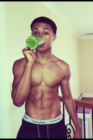 lamarworld:  Rapper Diggy Simmons body & bulge.