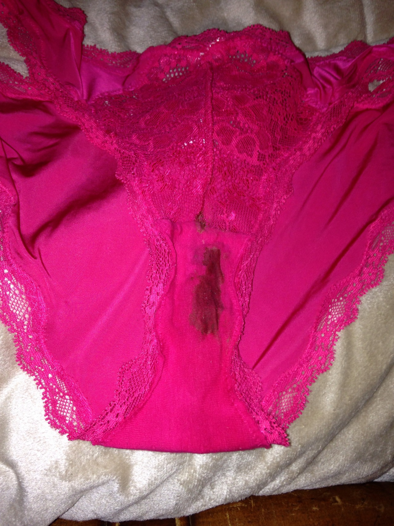  fletchbeast1 submitted:  Wife’s hot pink VS after the gym she gets HORNEY and