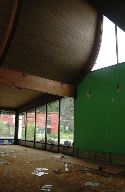 Modern-tastic cathedral ceiling. Penn Hills Resort