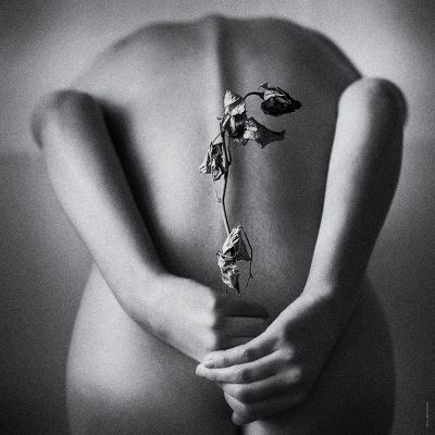 msjanssenblackandwhite:»-7732sw- | rue | tanzsaal | 2o18« © Willi Schwanke / https://willischwanke.strkng.com/en/photographer/Willi+Schwanke/-7732sw—-rue—tanzsaal—2o18/bP8T9TMpLyUsTyw31grG5bf5ce642076a/ 