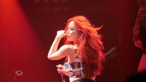 fyhyunah: Hyuna at Triple H Showcase / 171014© hk01
