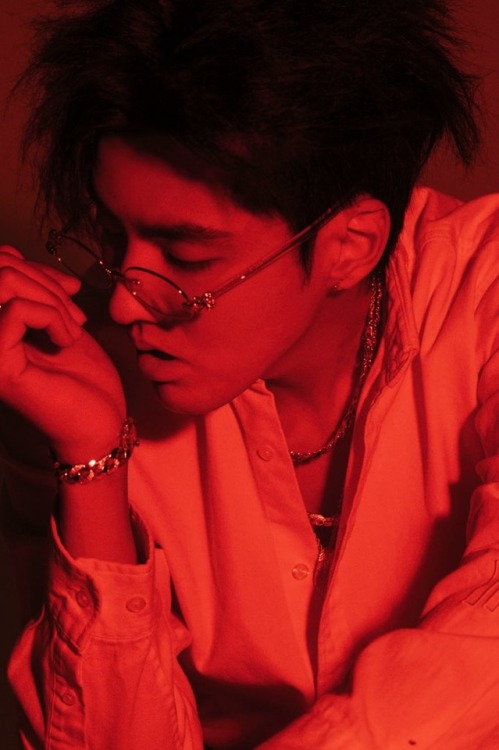 fyifan:@kriswu: Asia, Tian Di (天地) is out now 180606 06:22 (1, 2) (weibo, instagram, facebook)