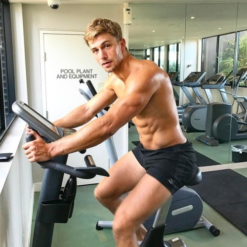 boyzoo:  James Yates