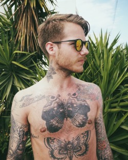 HOT GUYS WITH TATTOOS