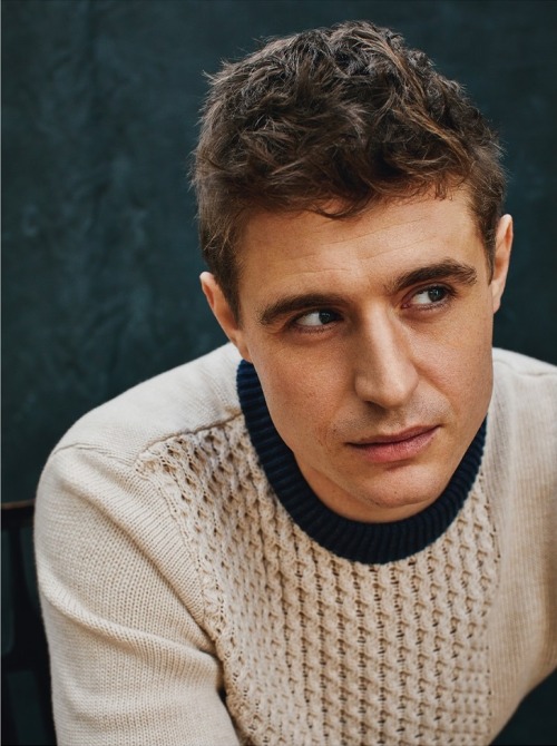 itsdarkinsidee25: Max Irons photoshoot para Esquire Singapur (marzo 2020) Via | Via 