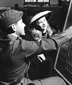 solesupine:  Veronica Lake visits an Airbase, 1941Lake’s interest in flying would