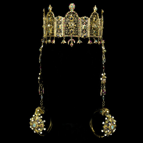 myfriendthebrachiosaurus:Amazigh, Jewish and Andalusian Moroccan Diadems and Headdresses | Taj Mag