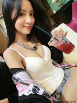 chioeve:  Hot Taiwanese babe From: http://chioeve.com/taiwan-mei-with-ann-lu/ 