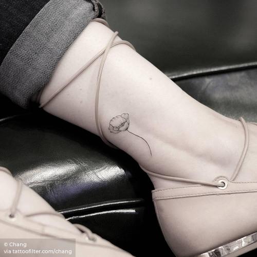 By Chang, done in Manhattan. http://ttoo.co/p/35807 ankle;chang;facebook;fine line;flower;line art;nature;poppy;small;twitter
