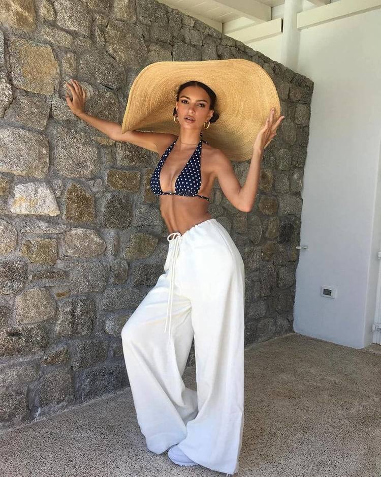 Emily Ratajkowski