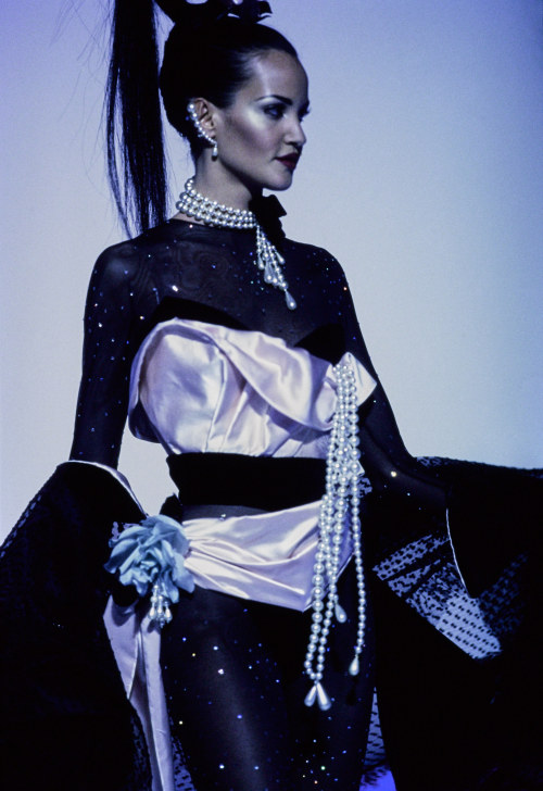 camells:  Ines Rivero for Thierry Mugler Couture Fall 1995