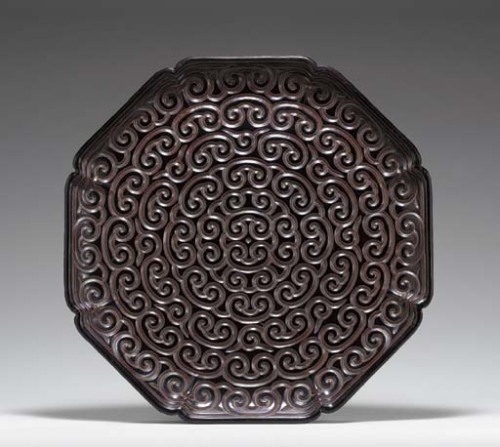 ornaments-of-the-world:A BLACK GURI LACQUER FOOTED TRAYMing dynasty (1368-1644)Of octagonal outl