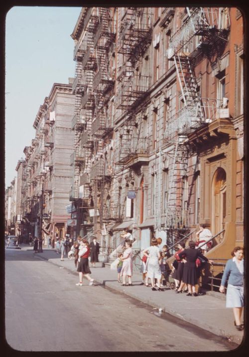 onceuponatown:  New York 1941-1960. By Charles Cushman.  GRINDHOUSE® KODACHROME