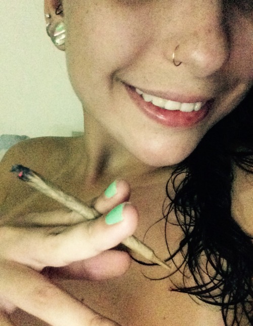 classynst0ned:  Let it buuuurn 🔥🔥  Cutie