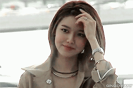 gingerfany:  Goddess Sooyoung otw to Milan, Italy   おいしそう