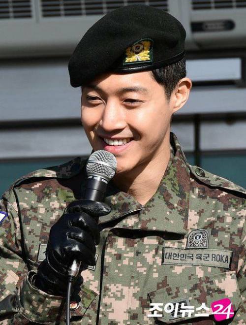 Volver a ver su sonrisa es mi felicidad. Gracias por volver sano y salvo. I LOVE YOU. Kim hyun joong